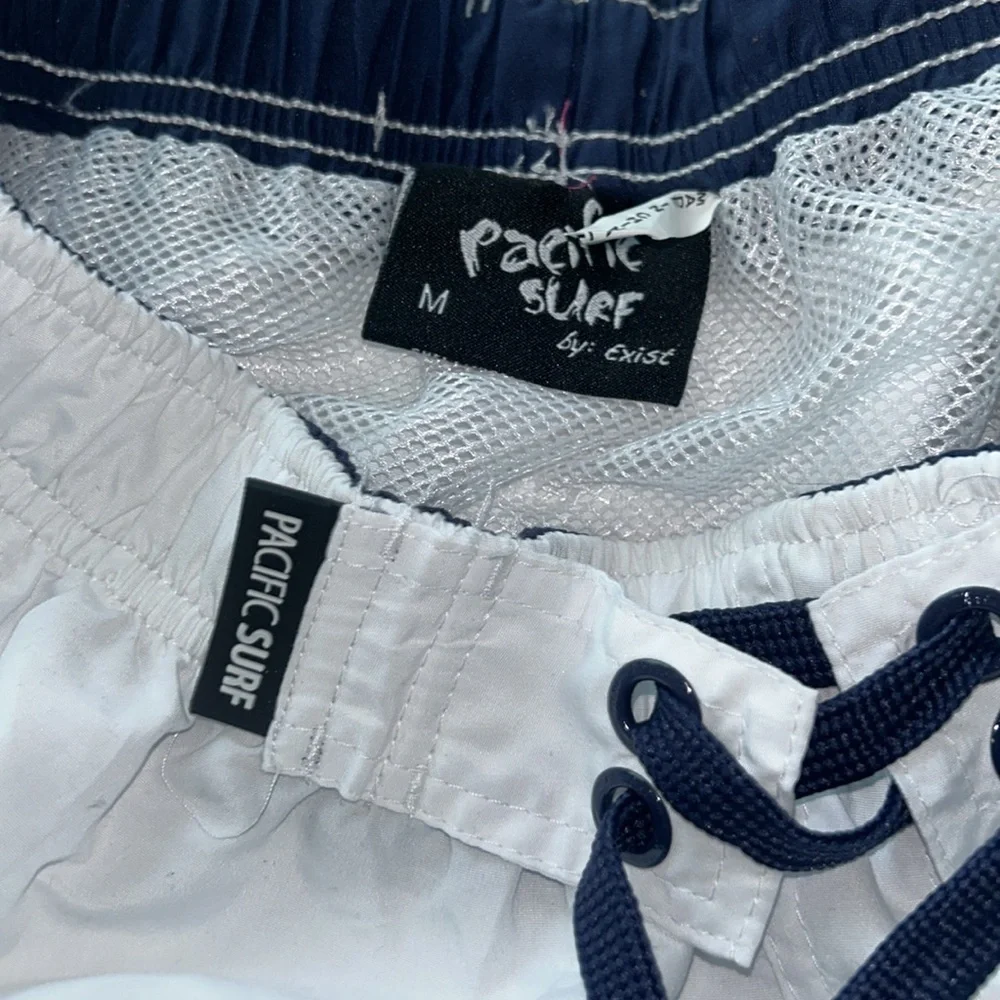 (#14) Gently used Pacific surf shorts size medium men’s smoke free home
